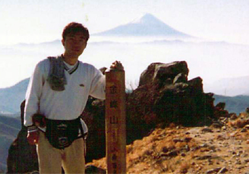 押し入れに積み上がった答案の山